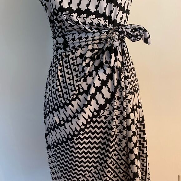 Adorable JBS black and white print dress. - Picture 3 of 3